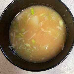 エノキとじゃが芋のお味噌汁